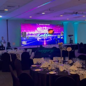 kiss latin pantalla led